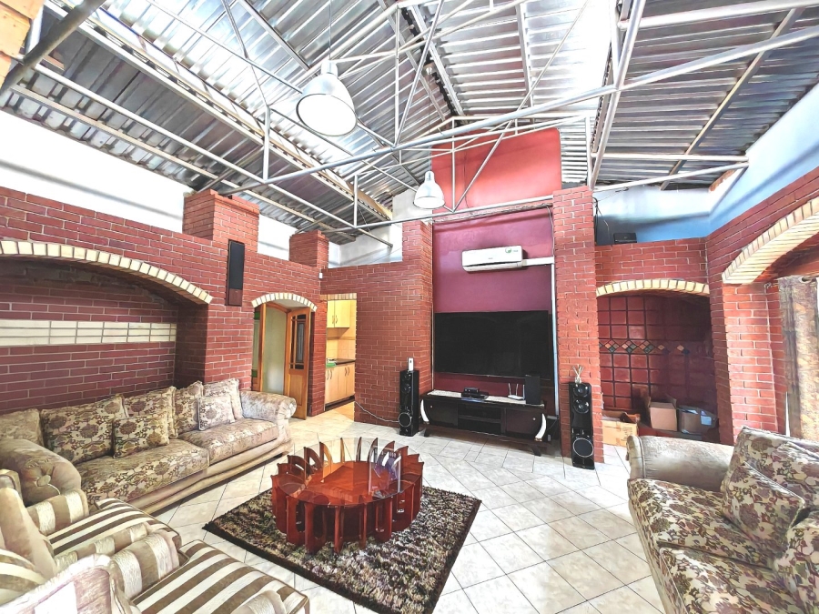 5 Bedroom Property for Sale in Fichardt Park Free State
